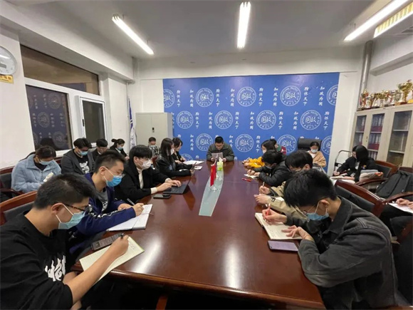 国际政治系学生党支部学习现场 国际政治系学生党支部学习现场