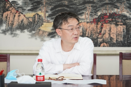 22学院疫情防控专班负责人、副院长许可主持复盘会议并发言 22学院疫情防控专班负责人、副院长许可主持复盘会议并发言
