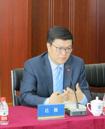 达巍校长助理主持座谈会 达巍校长助理主持座谈会
