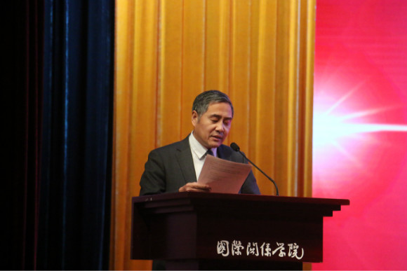 公共管理系尚水利老师宣读颁奖词 公共管理系尚水利老师宣读颁奖词