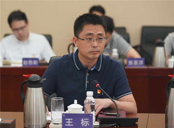 第一小组代表王标同志发言 第一小组代表王标同志发言