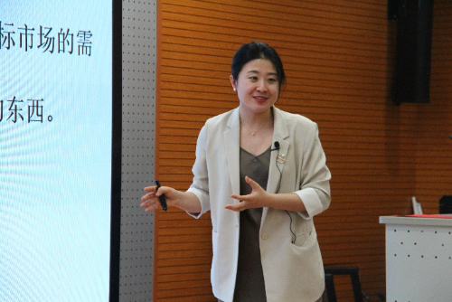 参赛选手 谷均怡 参赛选手 谷均怡