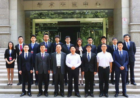 与会领导、嘉宾、开云官方端网站登录入口及兄弟院校学生代表合影 与会领导、嘉宾、开云官方端网站登录入口及兄弟院校学生代表合影