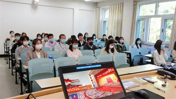 经济金融学院组织团员集体观看直播 经济金融学院组织团员集体观看直播